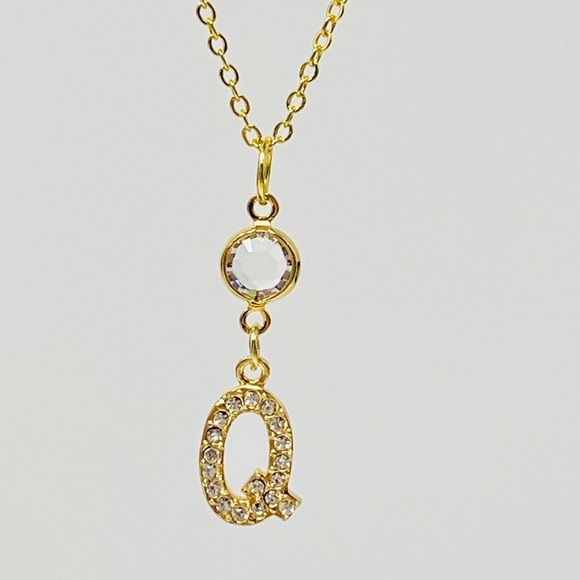 Letter “Q” CZ encrusted pendant necklace - Picture 1 of 5